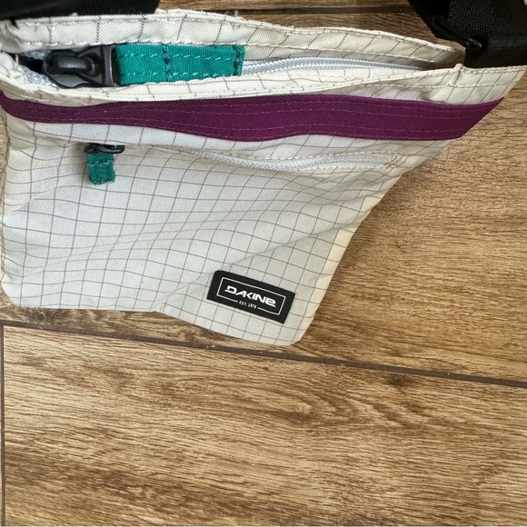 DaKine Jive Crossbody Shoulder Purse Bag Pattern Adjustable Strap Checker - Picture 5 of 10